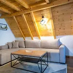 P&m A-frame House בית נופש
